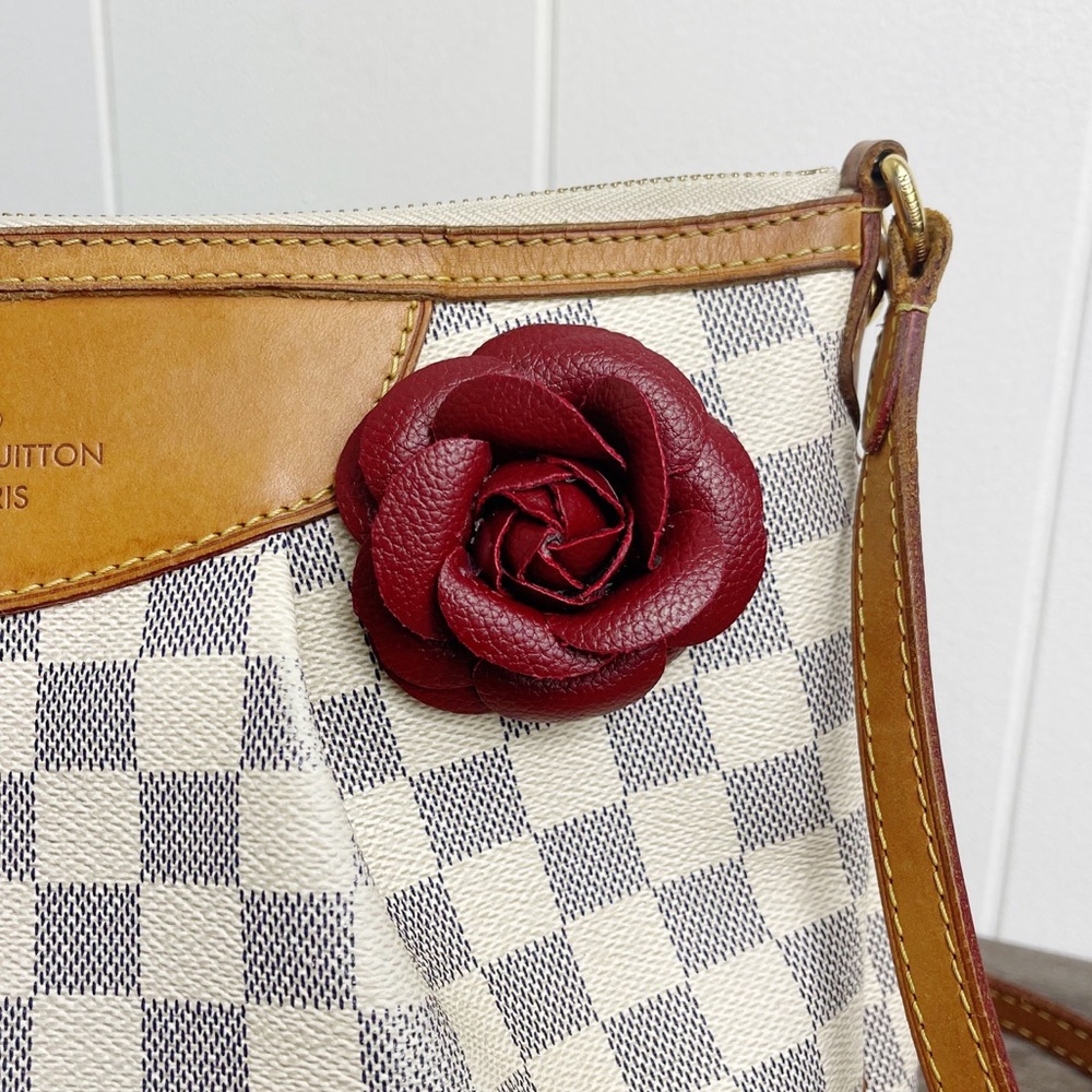 Camellia Flower Vegan Leather Magnetic Bag Charm - Picture 2 of 9